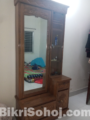 ডেসিন টেবিল